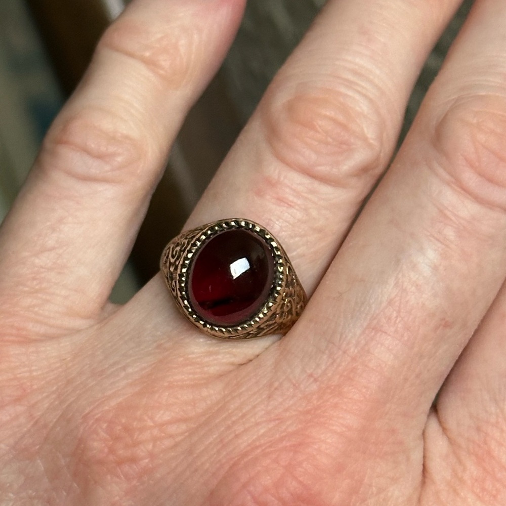 Vintage 9K Gold Garnet Cabochon Ring In Floral Setting Size 6.75